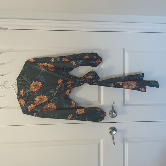 Aaka Wrap Top in Size Large Euc - Picture 7 of 11